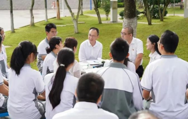 综合进程中着力破解限制教育高质量发展的难点痛点和堵点问题